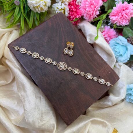 Elegent Diamond Look Alike Oval Short Choker- IM56