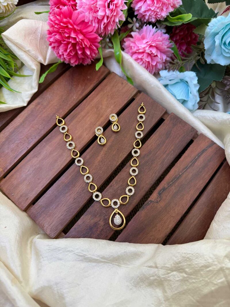 Stylish Diamond Look Neck Set- IM86