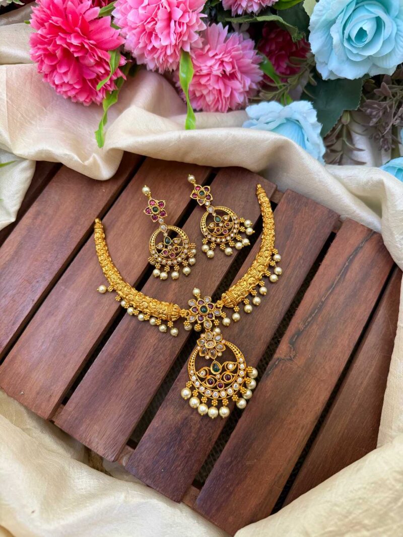 Unique Antique AD Stone Neck Set- IM97