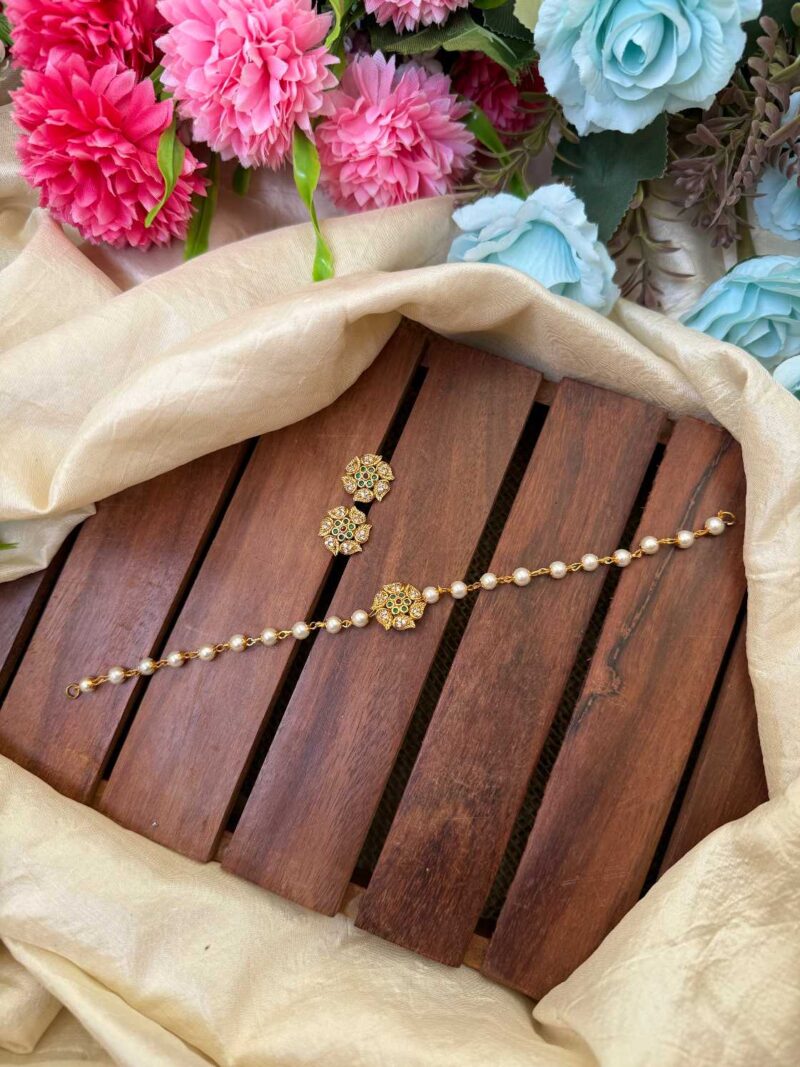 Unique Floral One Layer Pearl Choker- IM110