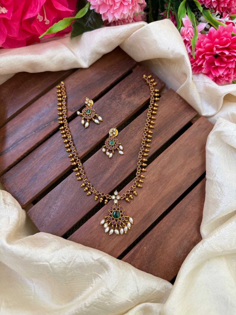 Antique Red & Green Fancy Neck Set - IM27