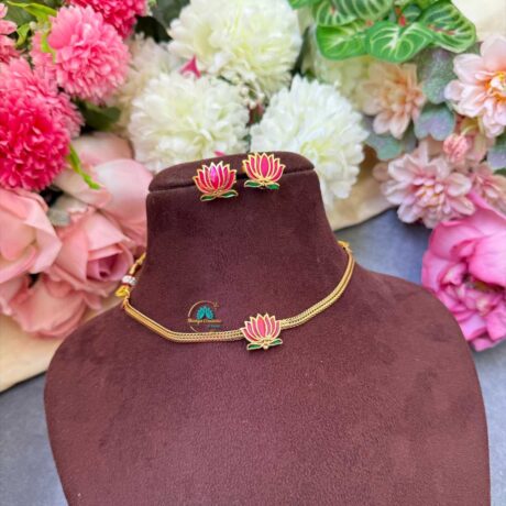 Single Lotus Premium Chocker - IM128
