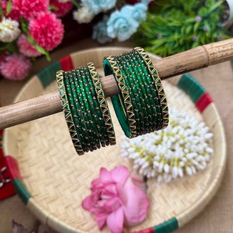 Triangle Dark Green Silk Thread Glass Bangles Combo - BC423