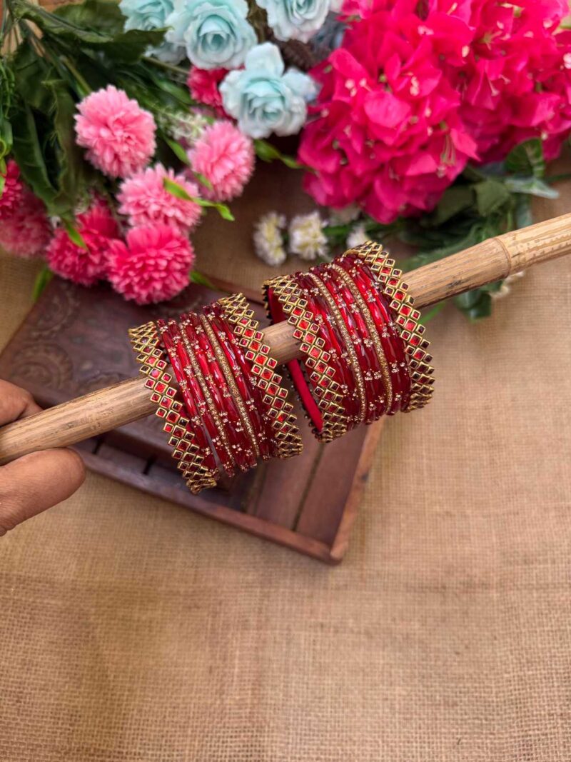 Red Small criss Cross Silk Thread Glass Bangles Combo - BC453