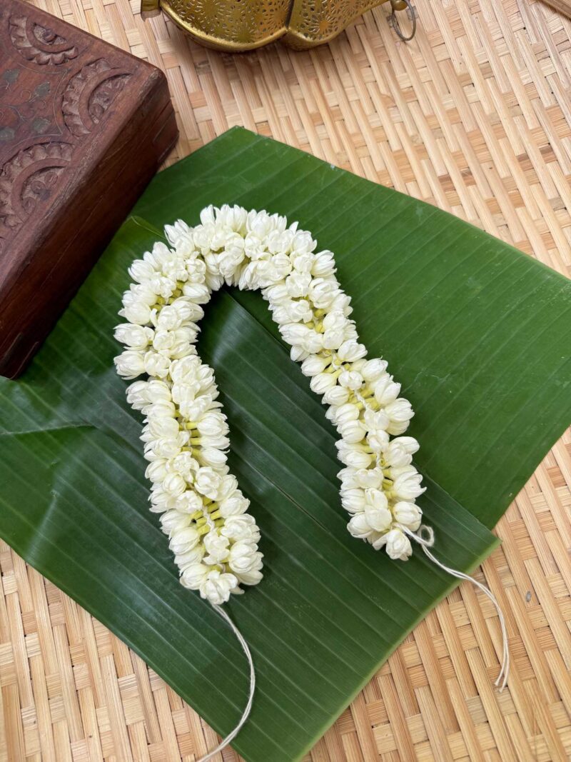 Exquisite Partial Bloomed Real look Jasmine/Malli Poo/Gajra – J223