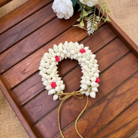 Malli Motu with Rose Bud Veni - J305