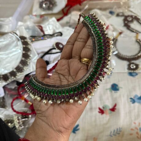 Precious Black Polish Traditional Kemp Royal Radiances Green With Pearl Neck Choker - PKJ170