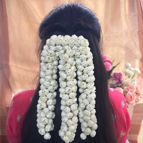 Centre Clip with 3 Layer Gundhu Malli Poo  –  J315