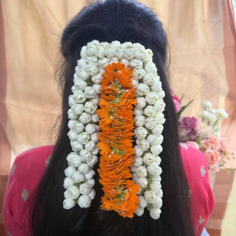 Centre Clip with 3 Layer Malli with Kanakambaram –  J316