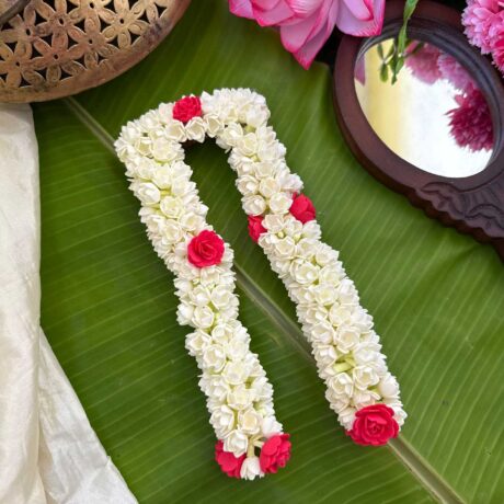 Centre Clip – Bloomed Malli with Rose clip string (Gajra) –  J337