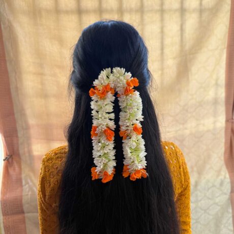 Mullai with Kanakambaram Flower – J365