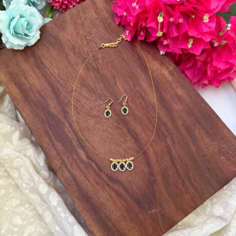 Single Dark Green Stone 3 Oval Pendant Invisible Neckpiece – IN159