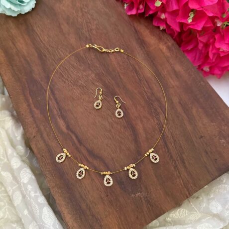 White Stone Oval 5 Pendant Invisible Neckpiece – IN170