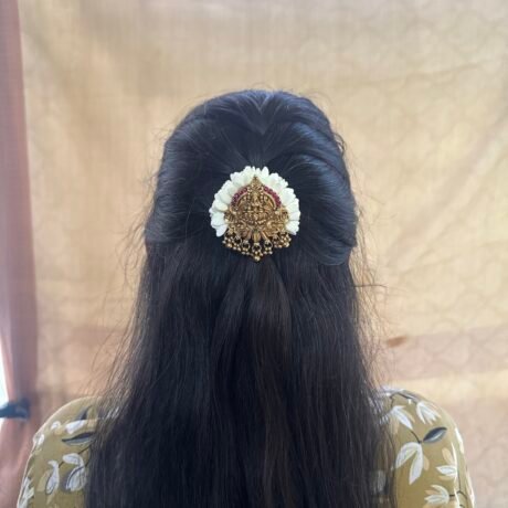 Maaya Jada Billai with Mullai flowers - J418